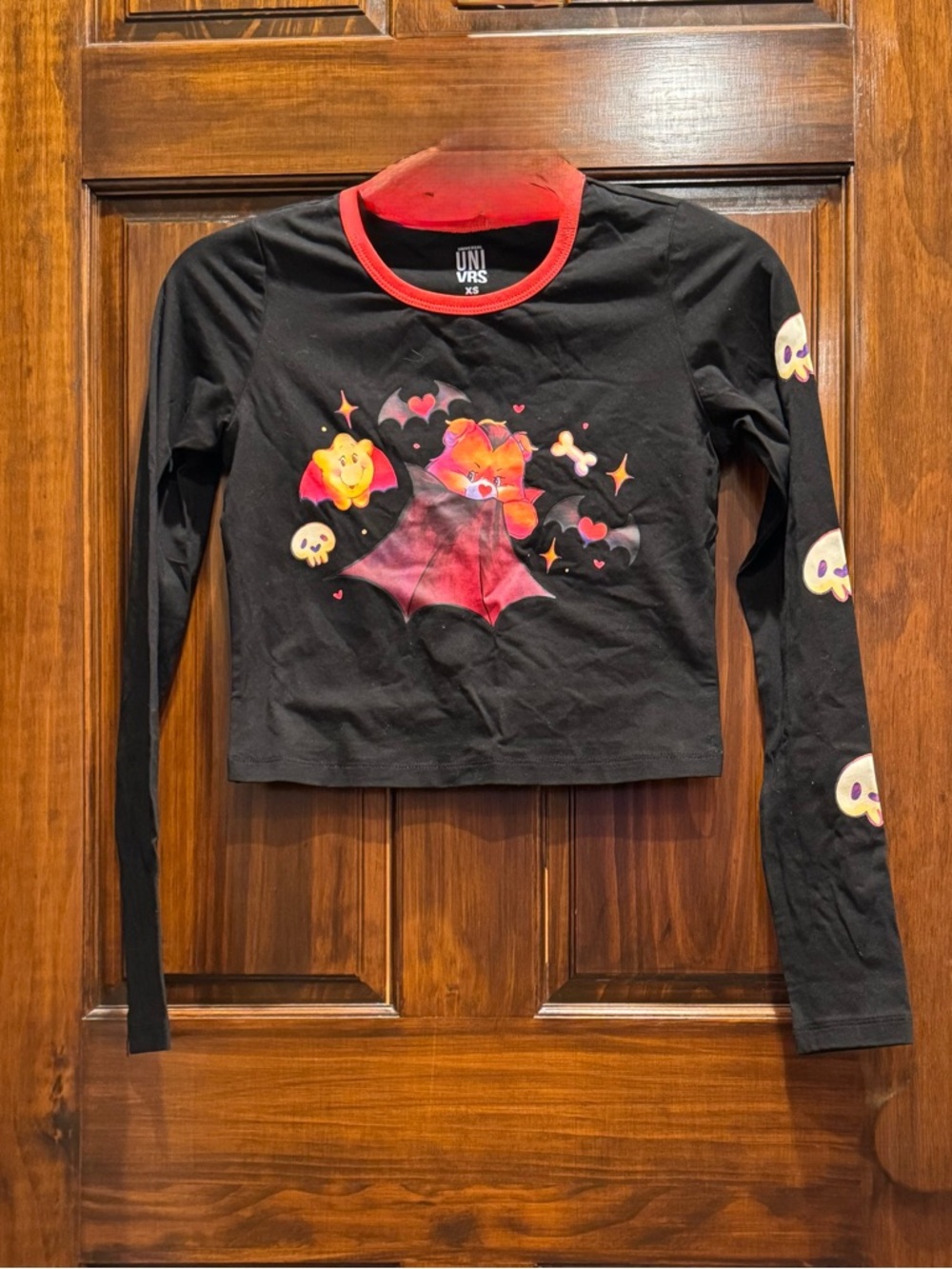 Universal: Black & Red Graphic Long-Sleeve Tee